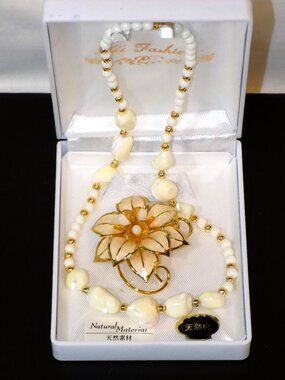 Vintage Dead Stock Hi Fashion Natural Shell Beaded Necklace & Flower Brooch Set
